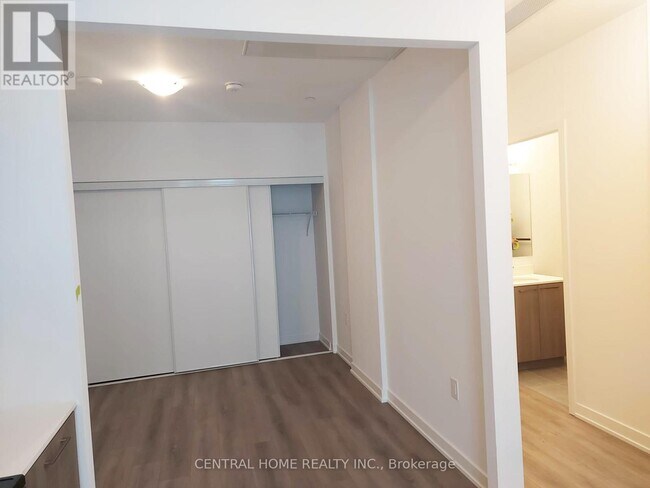 Photo du bâtiment - 7439 Kingston Rd