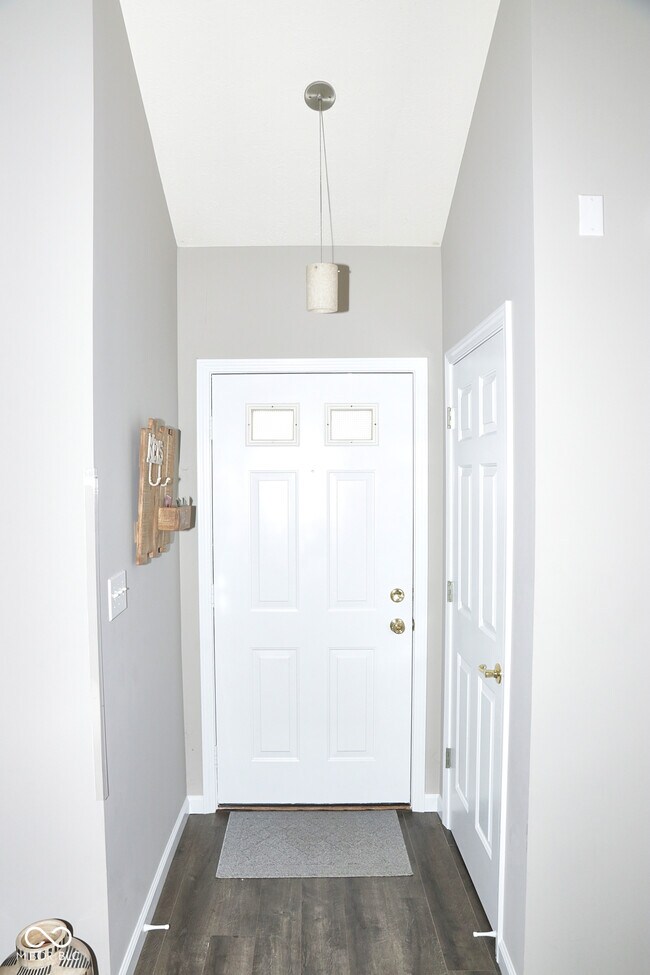 Foto del edificio - 8362 Enclave Blvd
