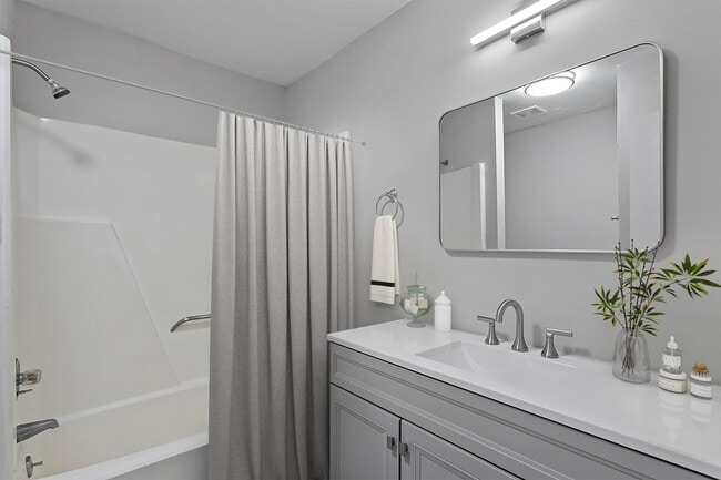 Building Photo - Beautiful Townhouse Near Downtown Clayton