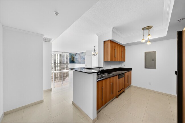 Foto del edificio - 325 S Biscayne Blvd