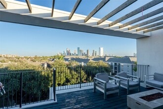 Building Photo - 709 Memorial Heights Dr