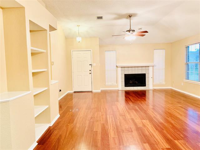 Foto del edificio - 2921 Lake Valley Dr