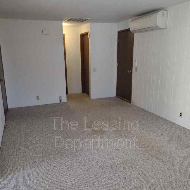 Building Photo - 1132 NE Barager Ave