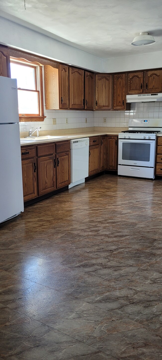 KITCKEN - 4518 Zuck Rd