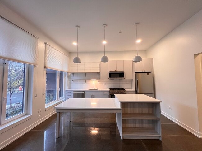 Building Photo - 1131 W Winona St