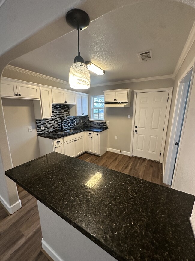 Building Photo - 1320 S 35th St