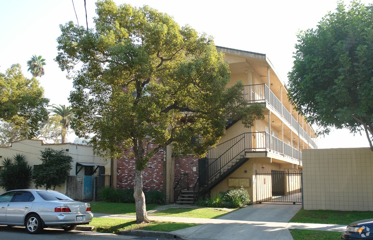 Primary Photo - 504 E Acacia Ave
