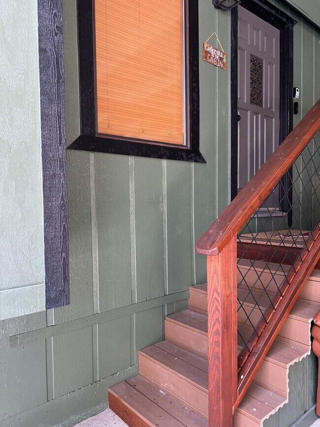 Foto del edificio - Lovely large pet friendly 5Bd home availab...