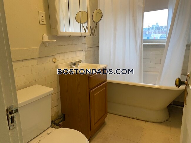 Building Photo - 1179 Boylston St