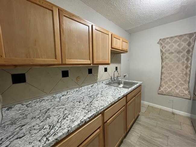 Building Photo - 8323 Wilcrest Dr
