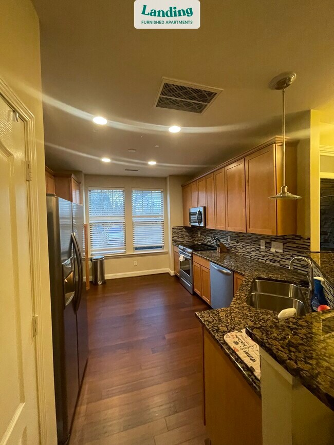 Building Photo - 3014 Freeport Dr