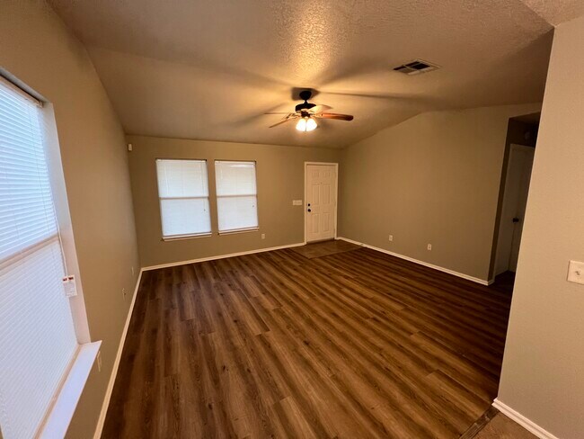 Sala de estar - 1208 Hollow Tree Ter