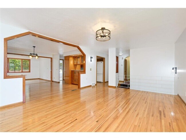 Foto del edificio - 5867 Central Ave NE