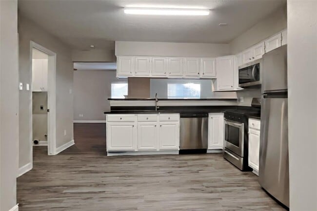 Building Photo - 48 N High Oaks Cir