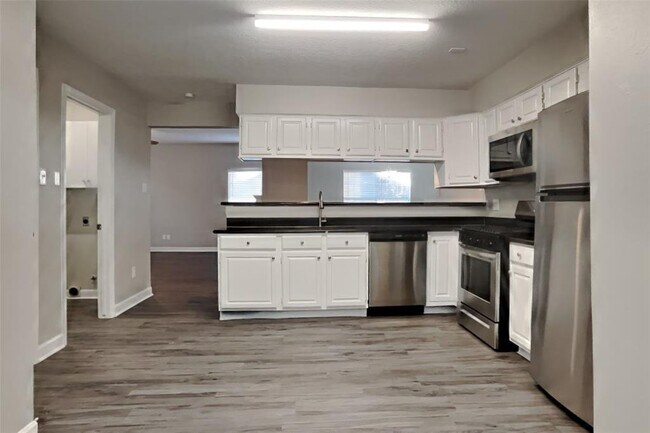 Foto del edificio - 48 N High Oaks Cir