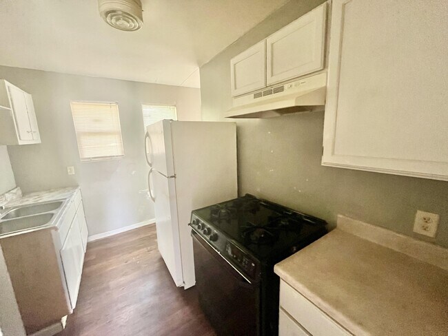 Building Photo - 5978 Denova St