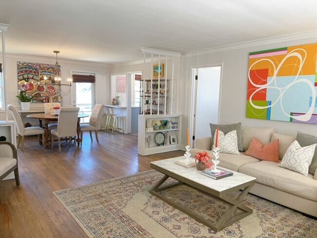 Foto del edificio - 3BD/2BA Home Located in Colonial Acres