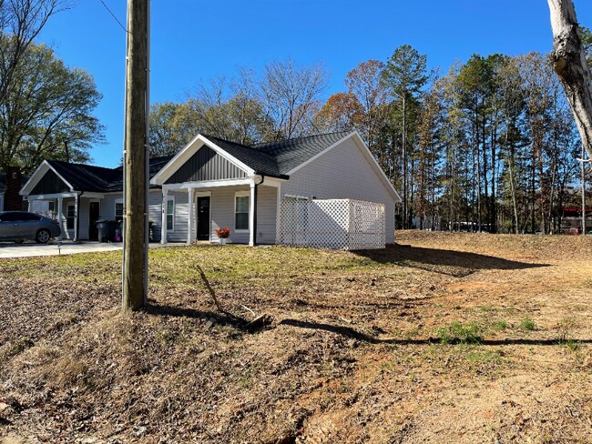 Foto del edificio - 710 Irene Ave