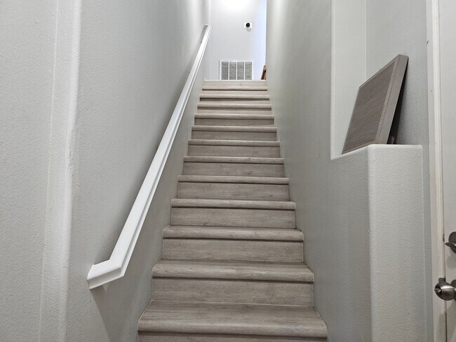 Building Photo - Amazing Condo in South Temecula