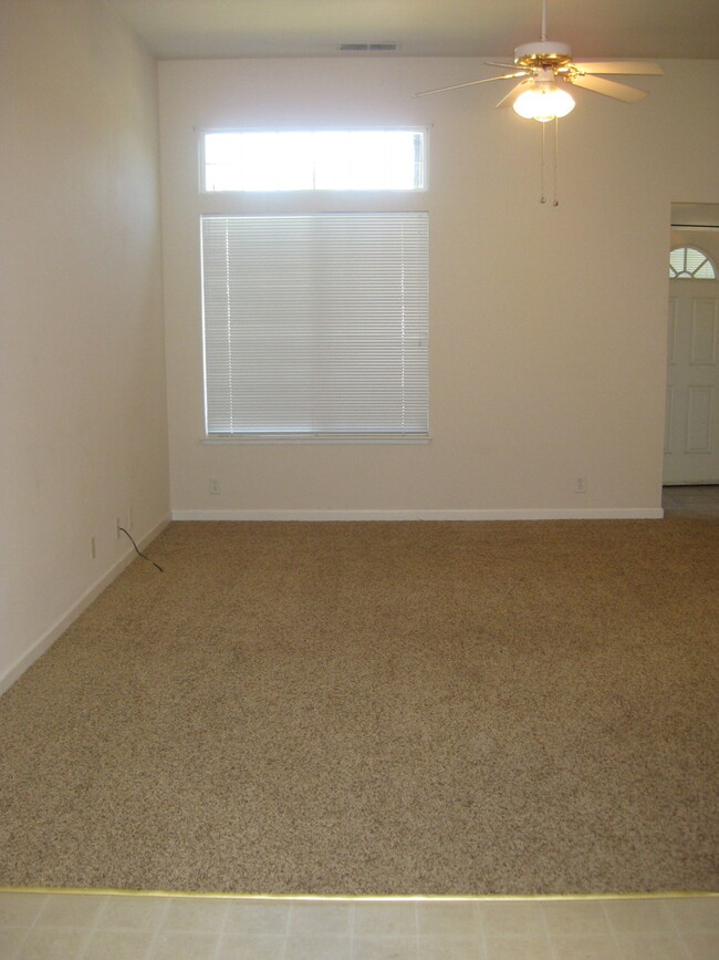 Foto del edificio - Great 3 Bedroom 2 Bath Home Central to All!