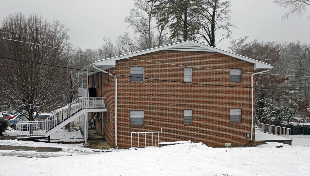 Building Photo - 235 Green Pine Dr