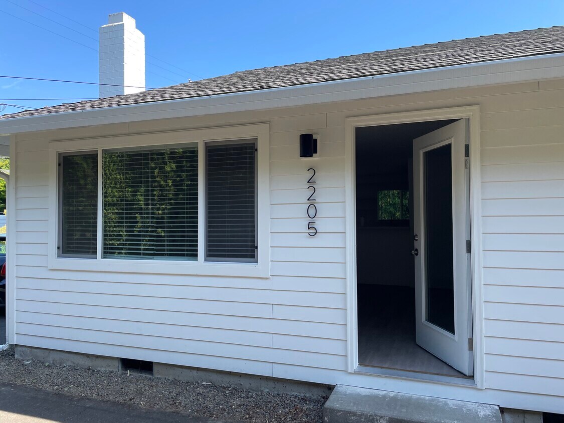 Primary Photo - 2205 NE 49th Ave