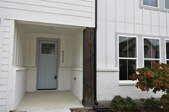Building Photo - 9532 Thorncrown Ln