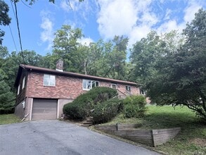 Building Photo - 142 Shawanga Lodge Rd