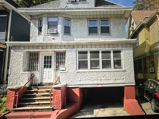 Foto del edificio - 163 Jewett Ave