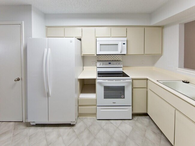 Foto del edificio - 6534 E Hill Dr