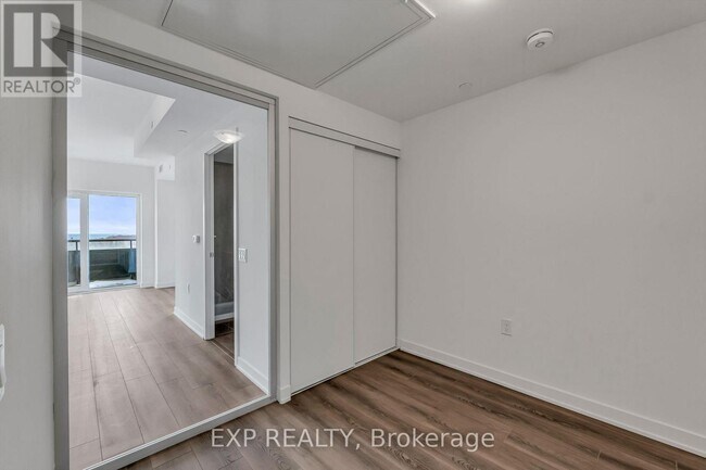 Photo du bâtiment - 7437 Kingston Rd