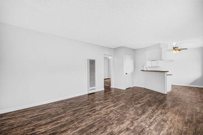 Building Photo - 147 S Magnolia Ave