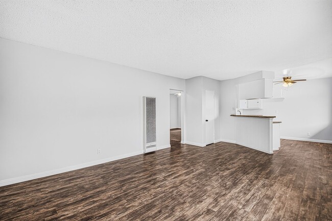 Building Photo - 147 S Magnolia Ave
