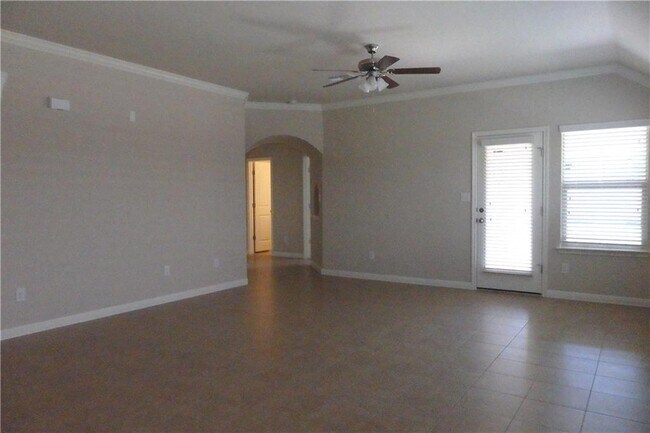 Building Photo - 929 Coulee Dr