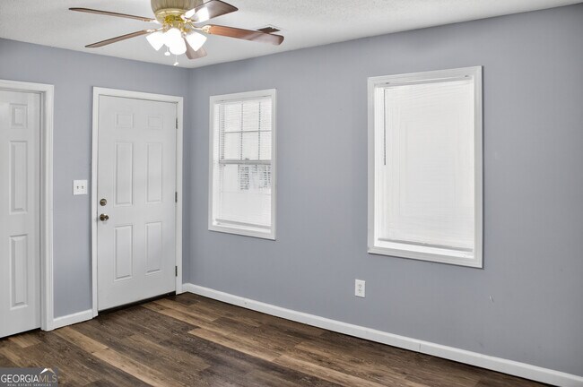 Foto del edificio - 1965 Karen Cir