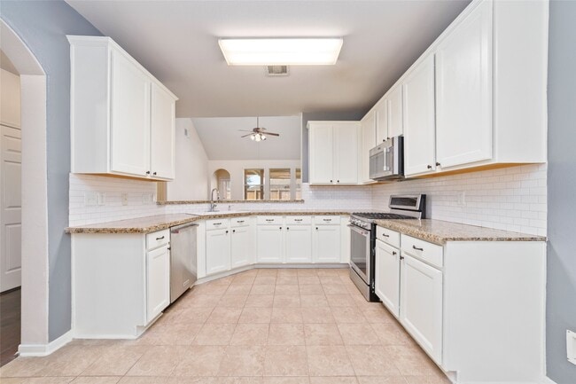 Building Photo - 1190 Stallion Ridge