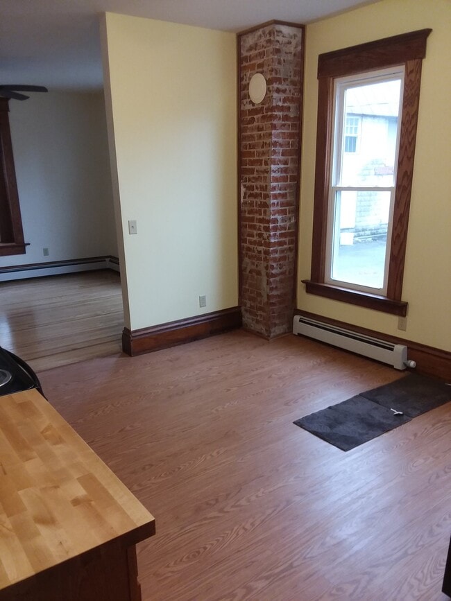 Dining Area - 524 N Main St