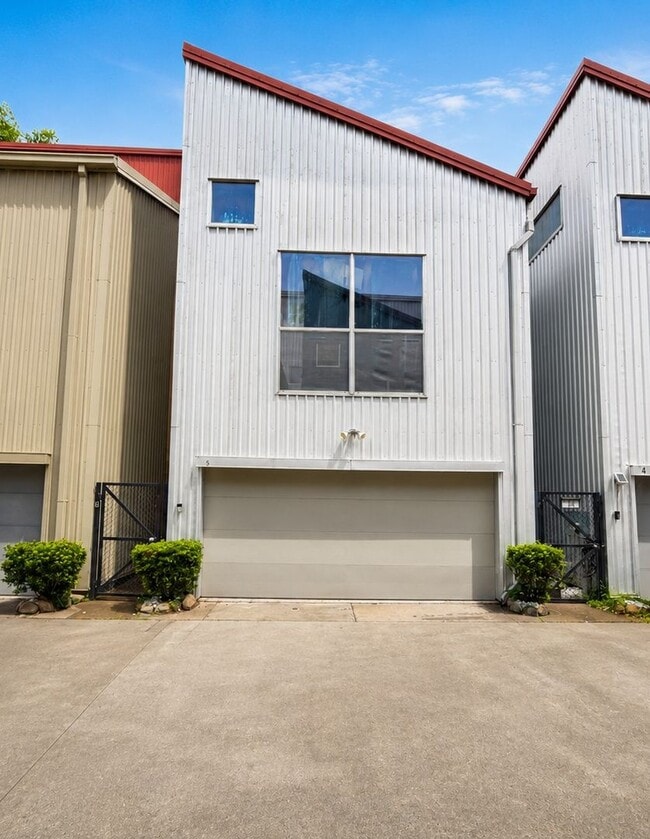 Building Photo - 241 Maynard Terrace SE