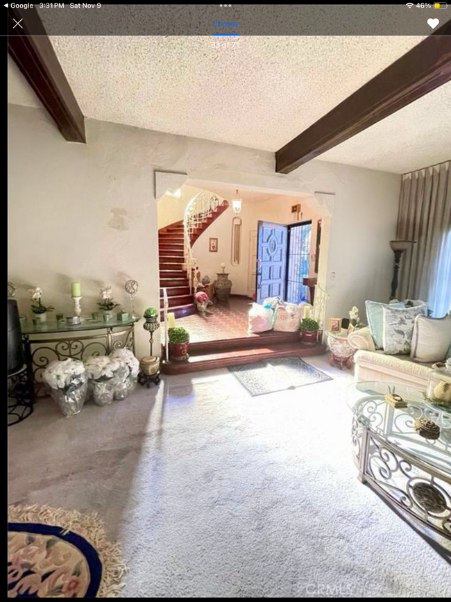 living room before remodel - 802 S Detroit St