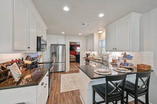 Foto del edificio - 2701 Westwood Main Dr