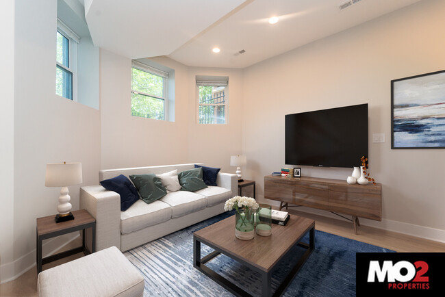 Foto del edificio - 3027 W Logan Blvd