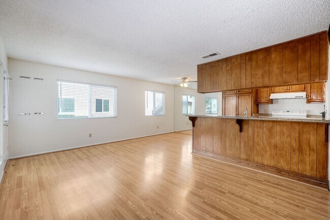 Foto del edificio - Santee Townhome 2/1 Prime Location