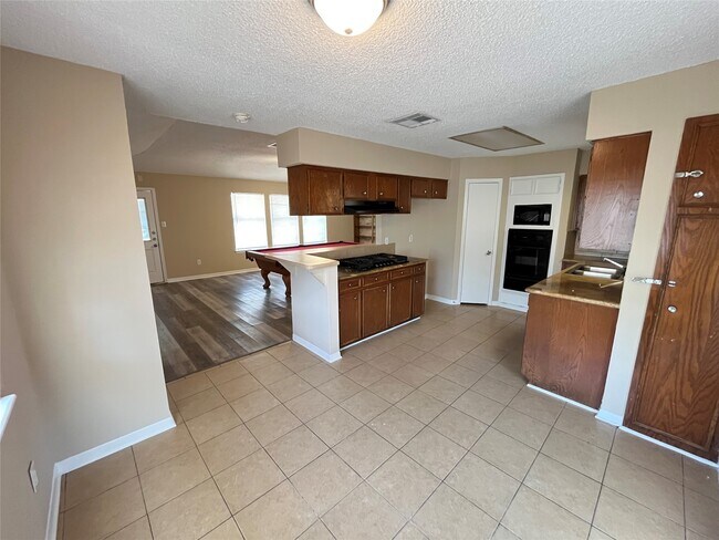 Foto del edificio - 6902 Feather Creek Dr