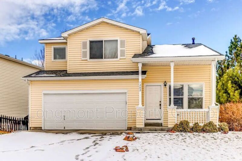 Primary Photo - 1202 Fall River Cir