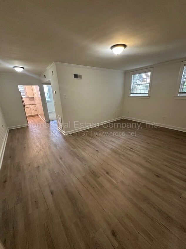 Primary Photo - 805 W End Blvd