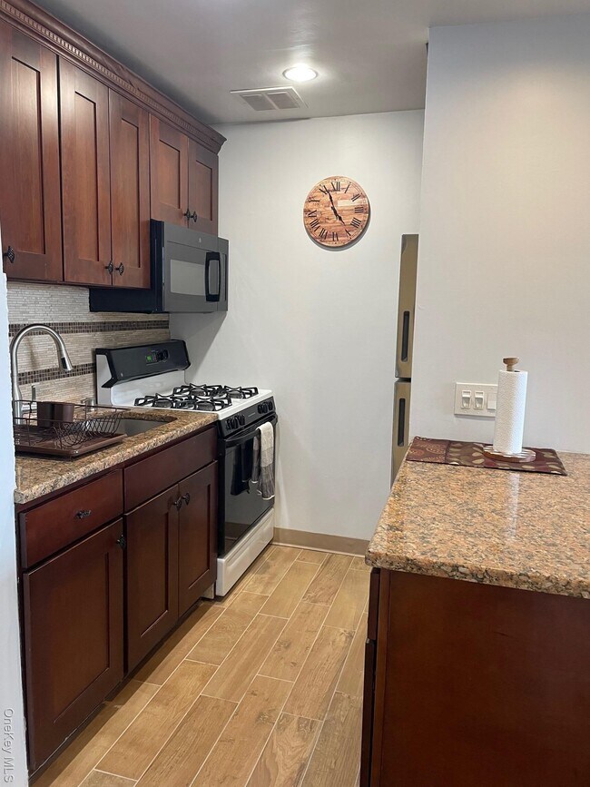 Foto del edificio - 310 Riverside Blvd