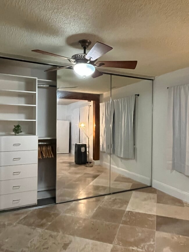 Foto del edificio - 22837 Vose St