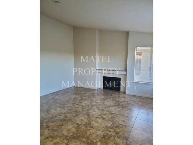 Building Photo - FLO1313