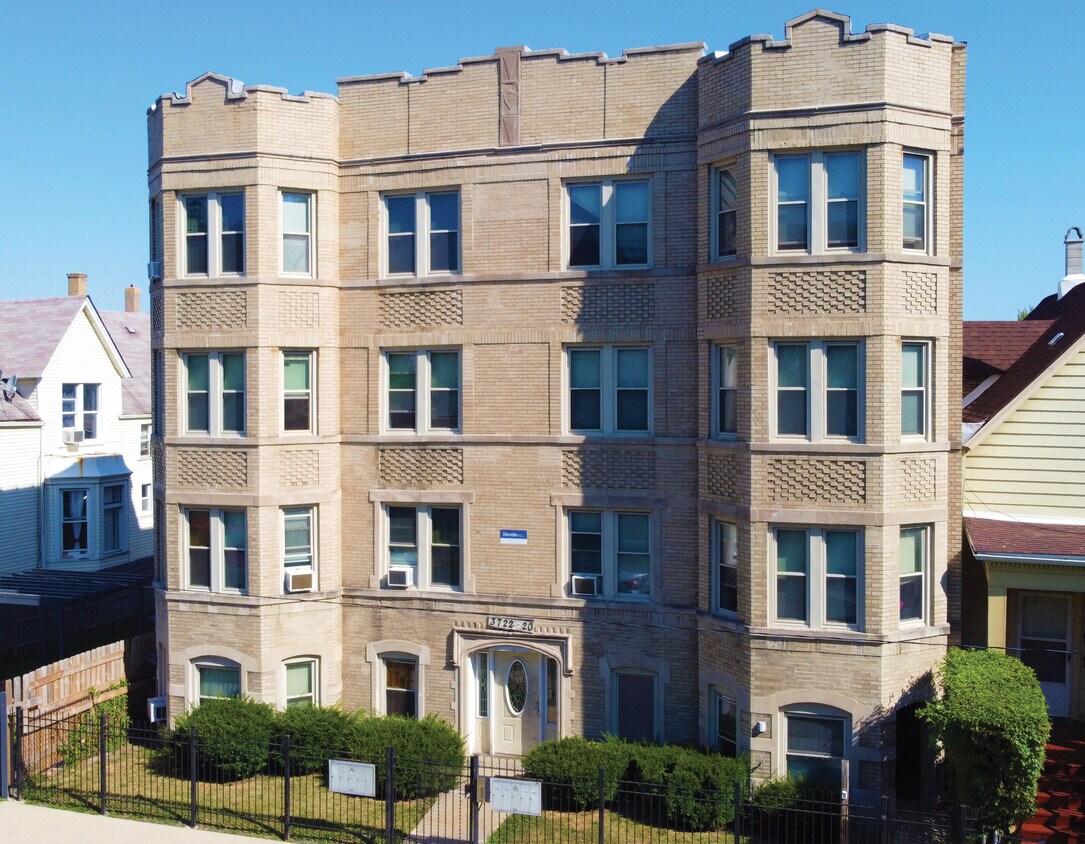 Foto del edificio - 3720-3722 W McLean Ave