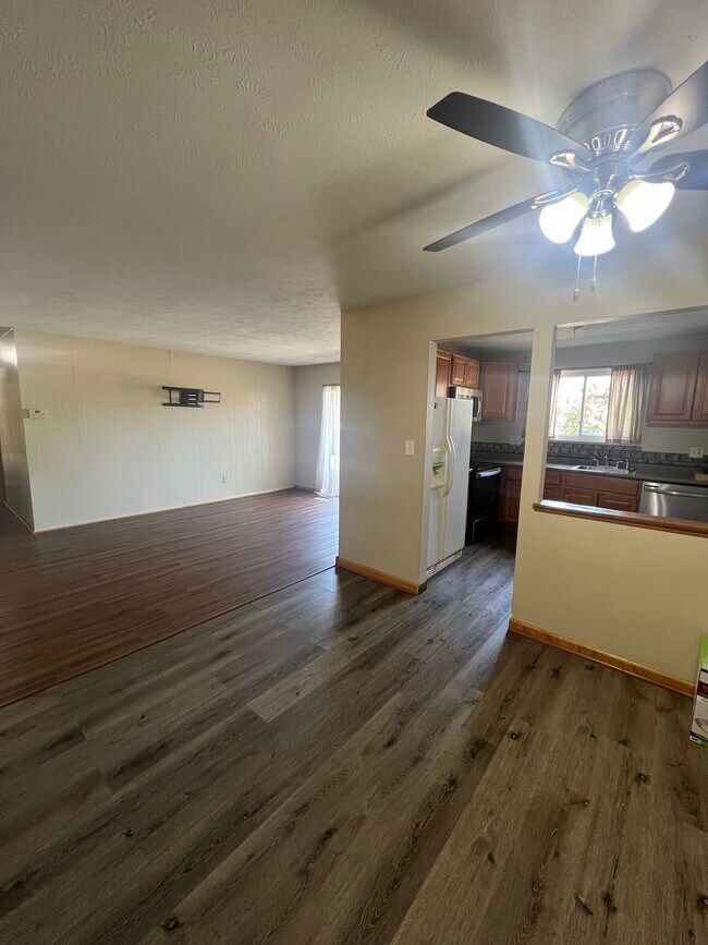 Foto del edificio - 24635 Clareshire Dr